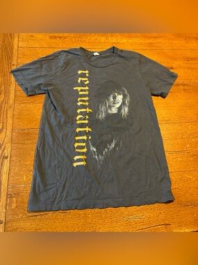 Taylor Swift Black Graphic 'reputation' Short Sleeve Tee with Yellow Print